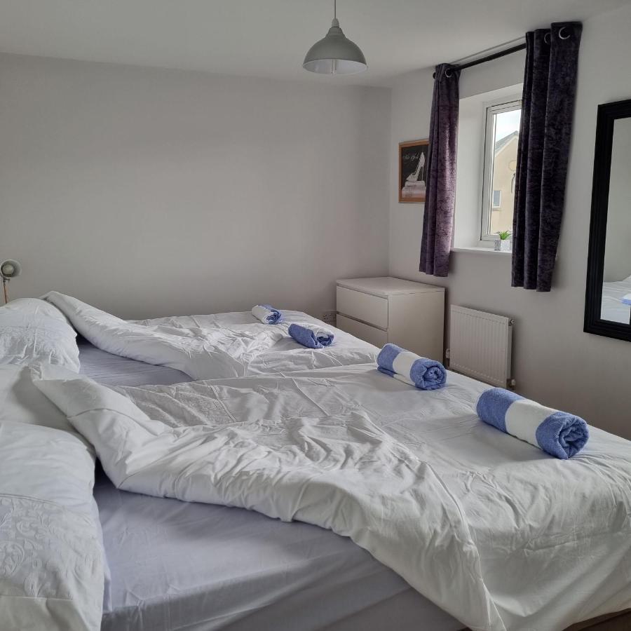 Sea Escape The Tardiis Beachfront Location Aberavon Beach Sea Views Driveway Parking Порт-Толбот Экстерьер фото