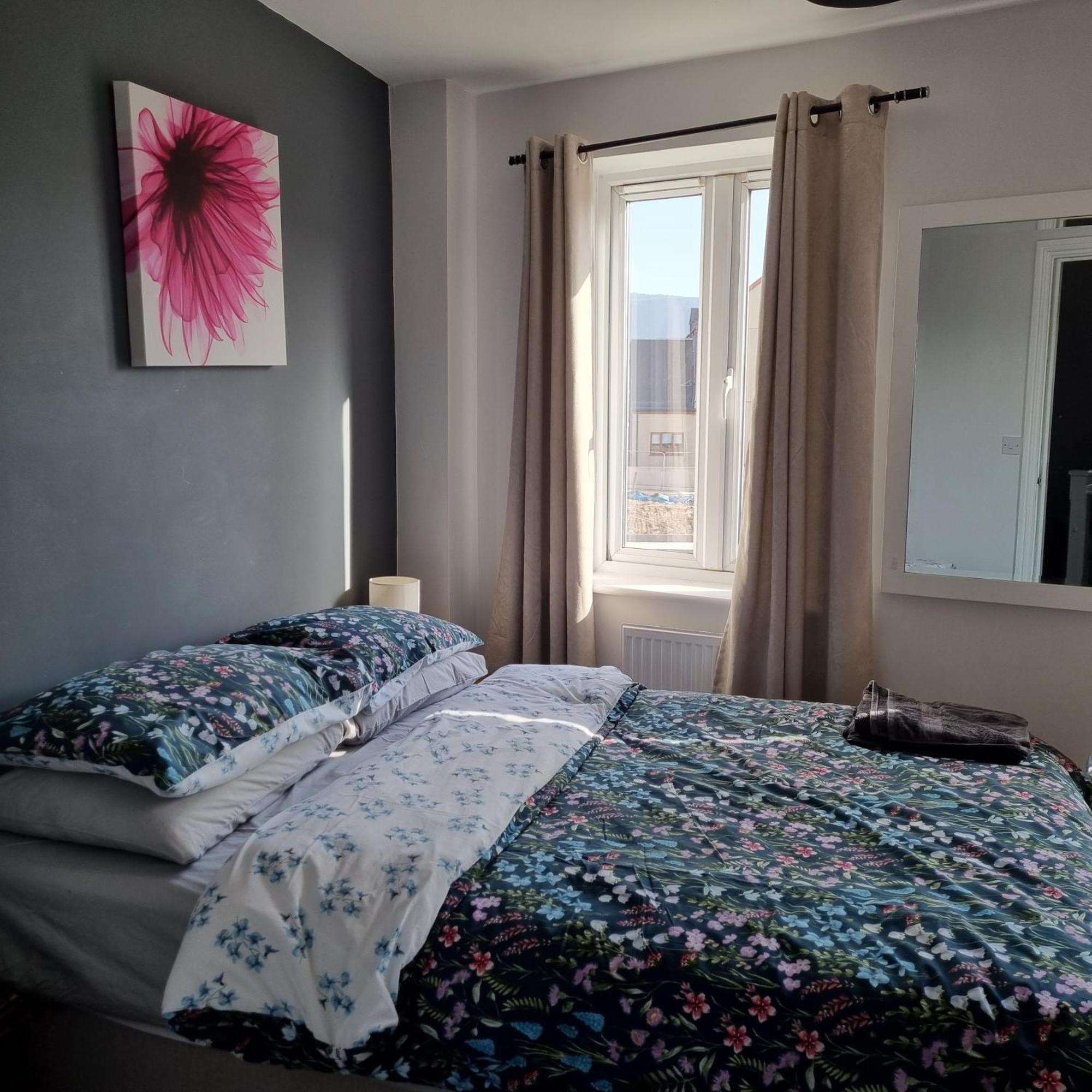 Sea Escape The Tardiis Beachfront Location Aberavon Beach Sea Views Driveway Parking Порт-Толбот Экстерьер фото