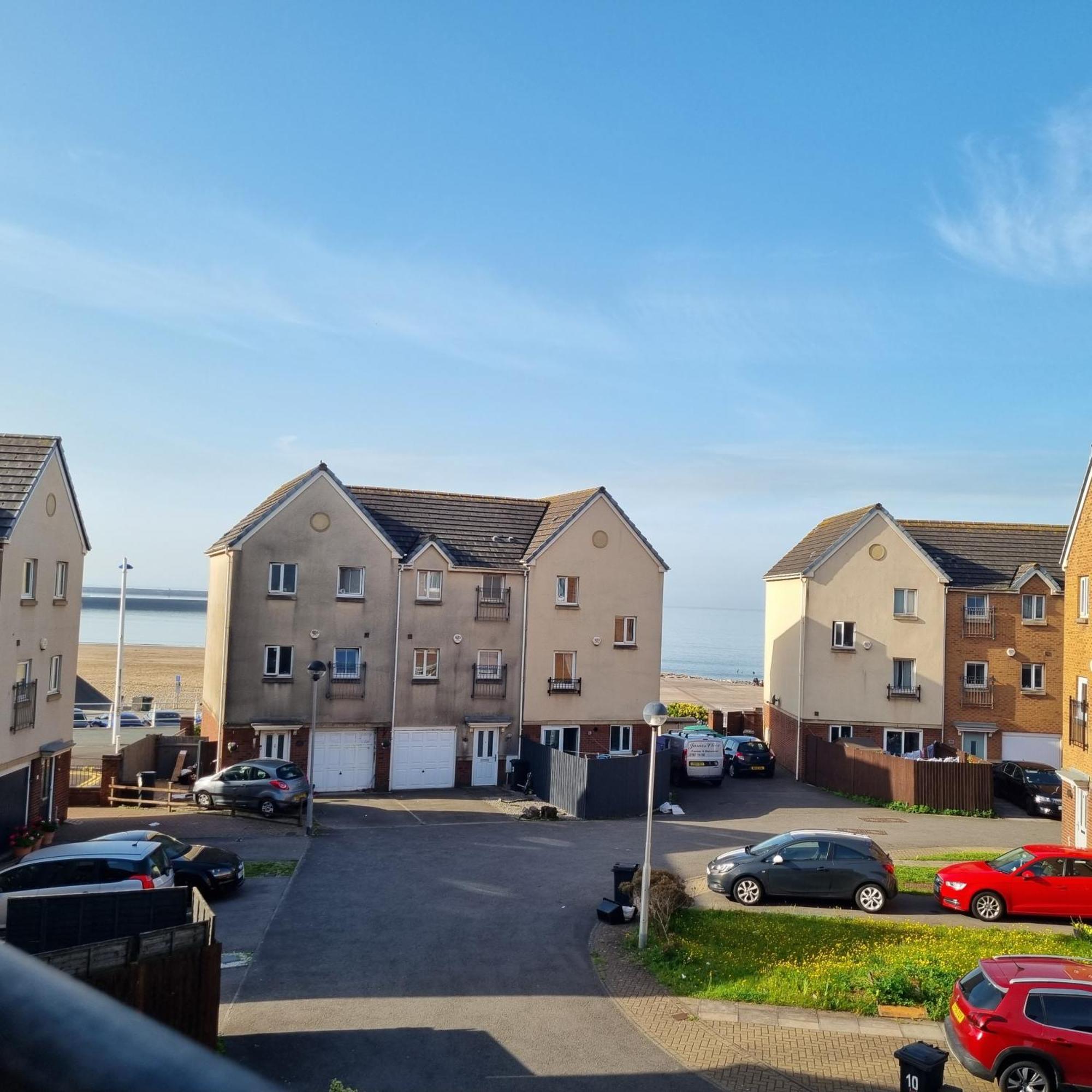 Sea Escape The Tardiis Beachfront Location Aberavon Beach Sea Views Driveway Parking Порт-Толбот Экстерьер фото
