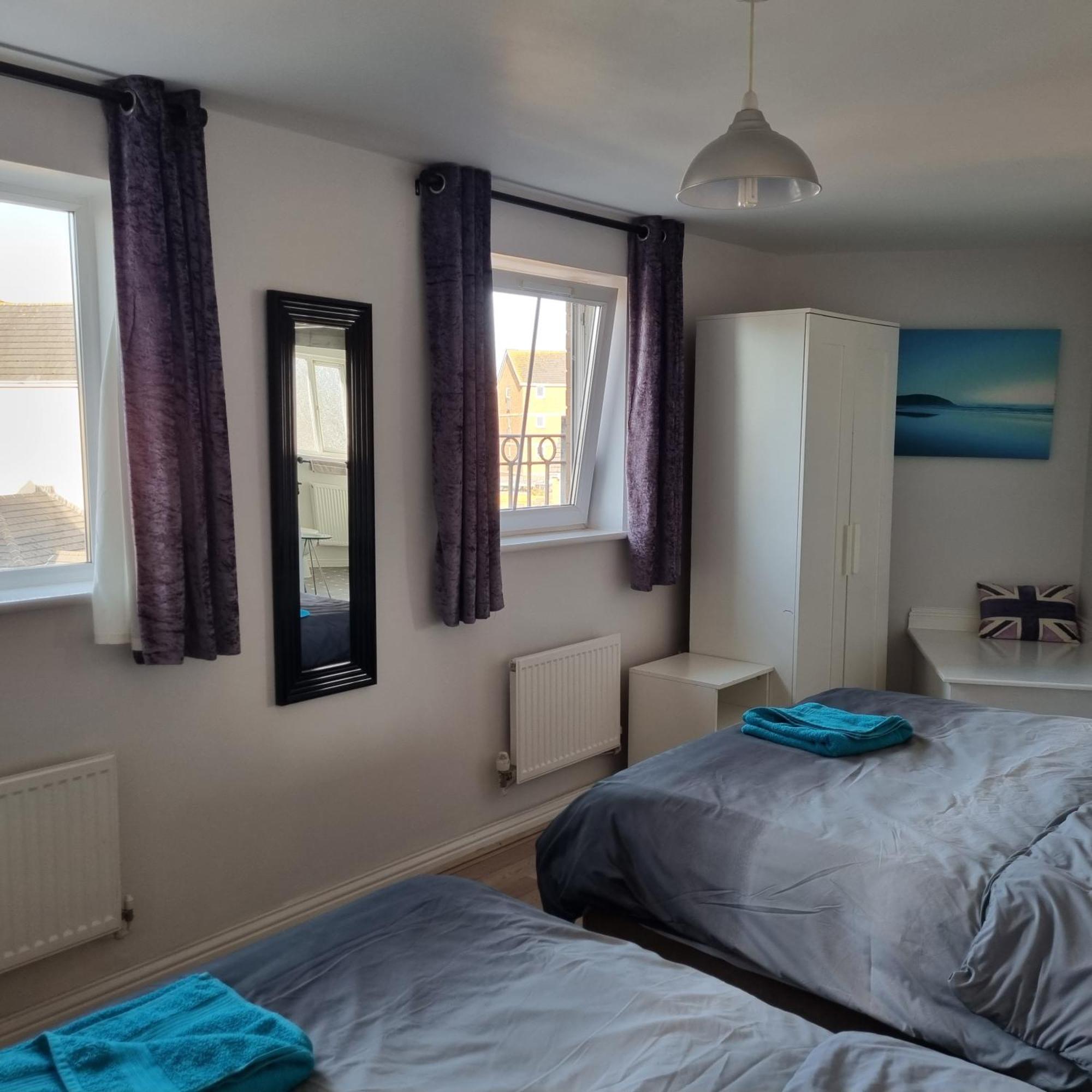 Sea Escape The Tardiis Beachfront Location Aberavon Beach Sea Views Driveway Parking Порт-Толбот Экстерьер фото