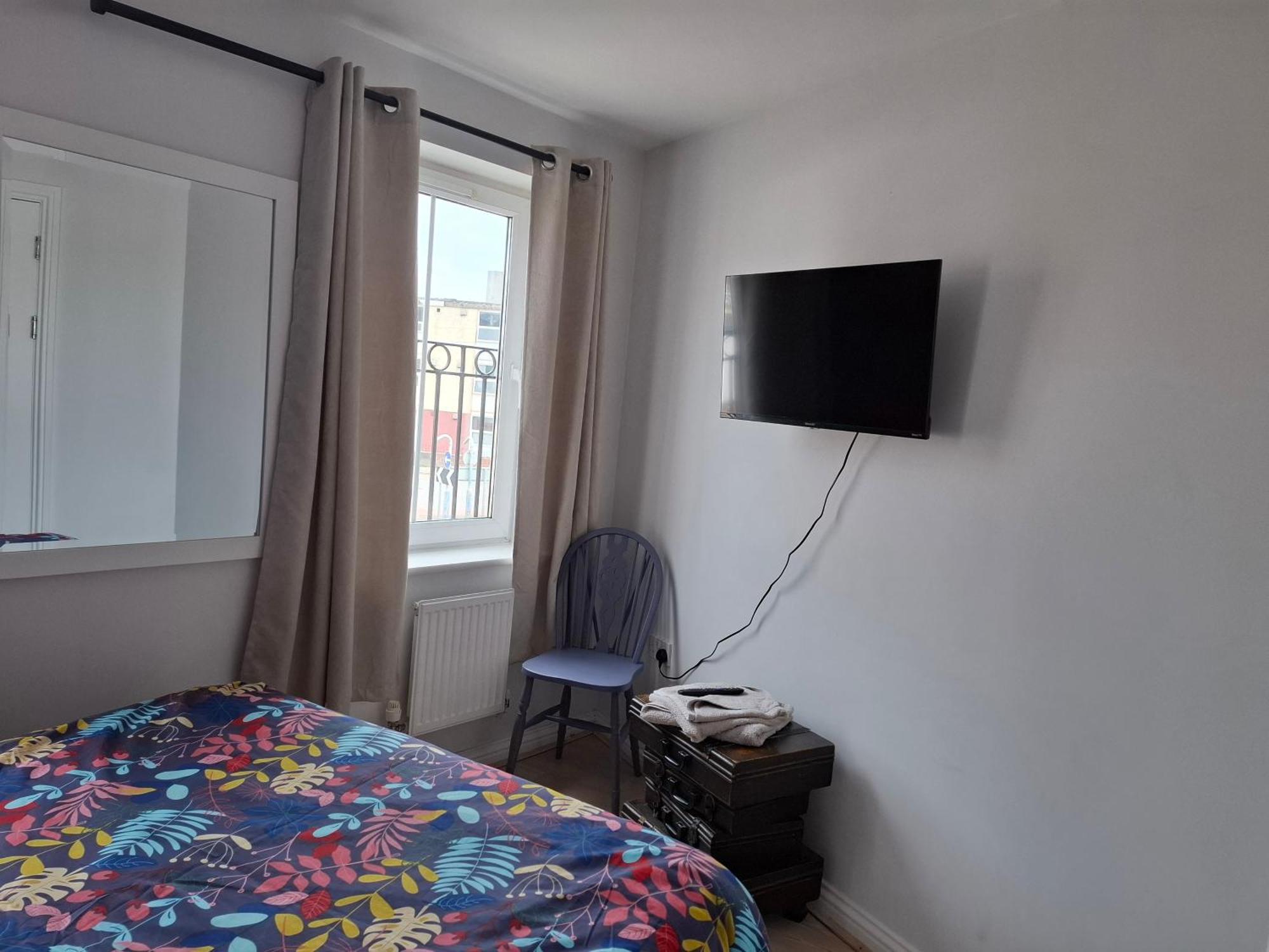 Sea Escape The Tardiis Beachfront Location Aberavon Beach Sea Views Driveway Parking Порт-Толбот Экстерьер фото