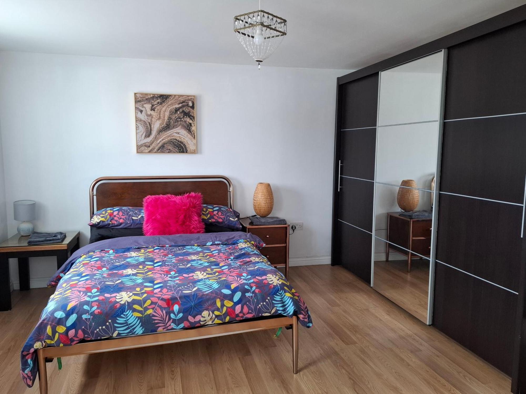 Sea Escape The Tardiis Beachfront Location Aberavon Beach Sea Views Driveway Parking Порт-Толбот Экстерьер фото